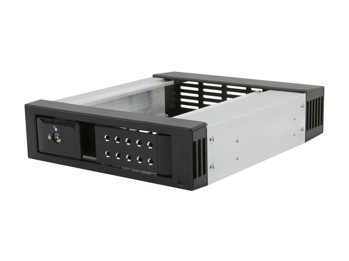 iStarUSA Inc. iStarUSA Inc. BPN-DE110SS-BLACK 5.25in to 3.5in SATA SAS 6.0Gbps Hot-Swap Rack server accessory — product photo