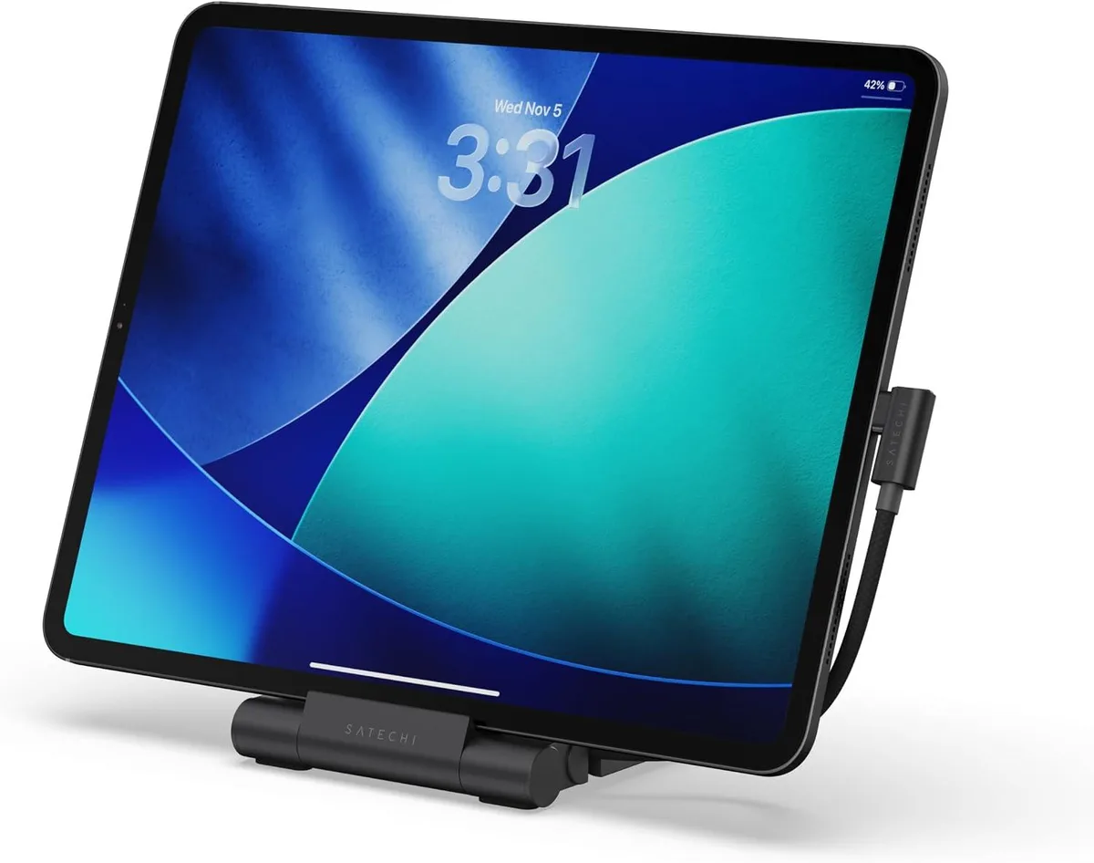 Foldable USB-C stand hub in space black finish