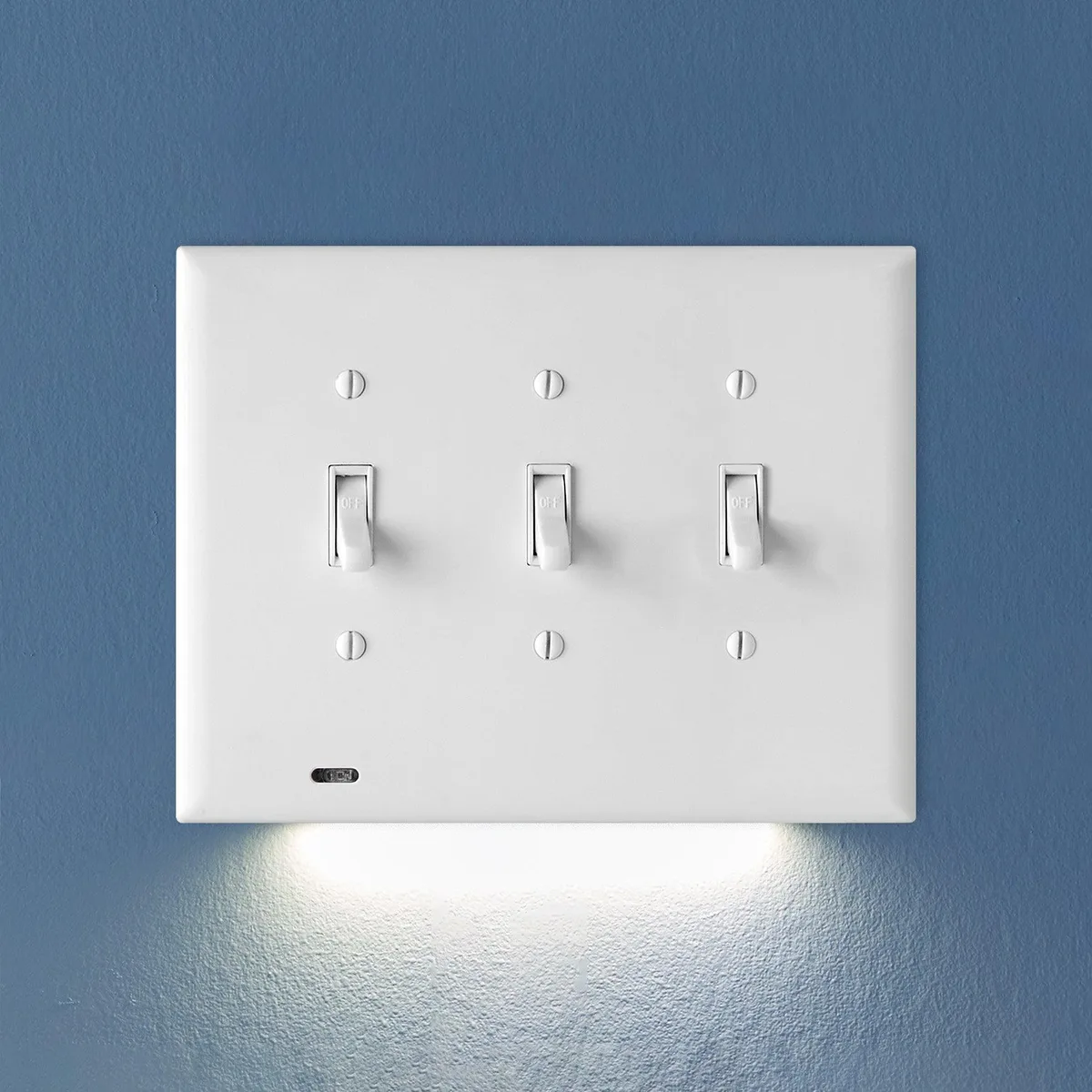 SnapPower SnapPower SwitchLight Triple-Gang Toggle White switch plate — product photo