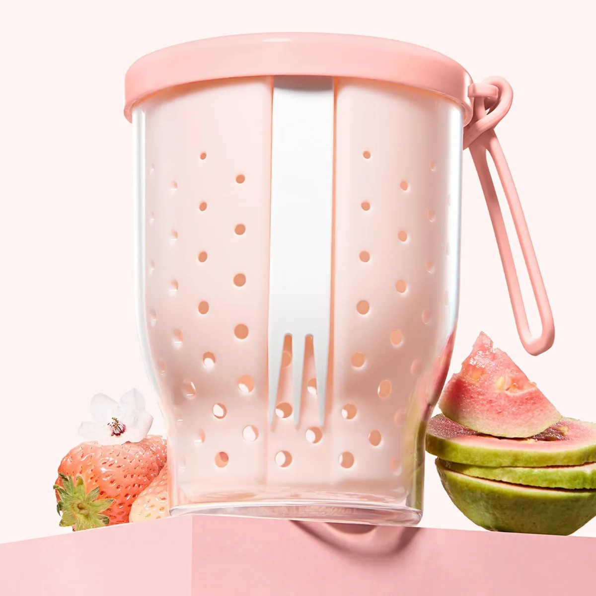 Pink 25 oz food storage cup with fork and lid, 4.57x4.17x5.39 in