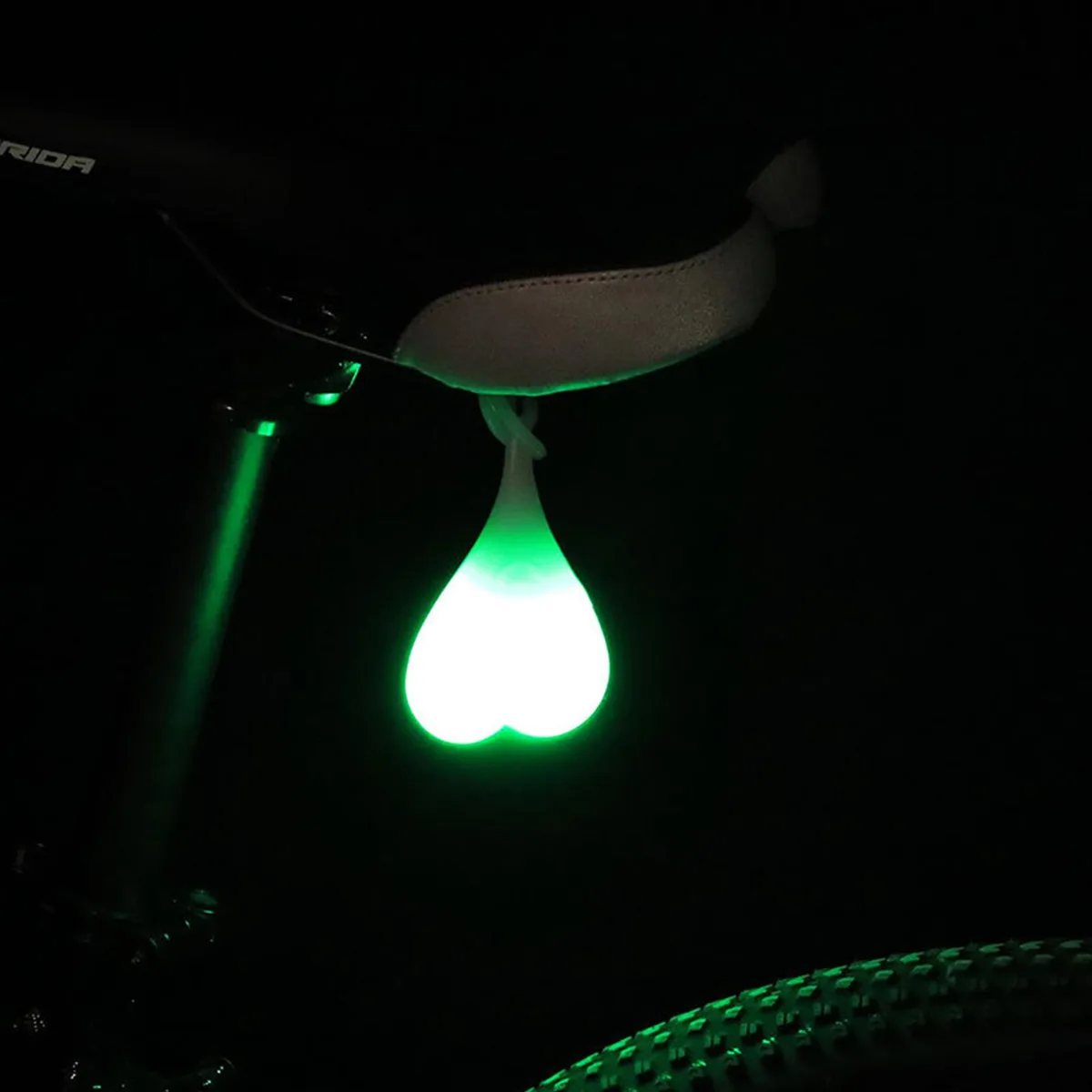 CARROFIX CARROFIX Egg Light Silicone Tail Light Green 6.1 x 2.56 x 1.2 — product photo