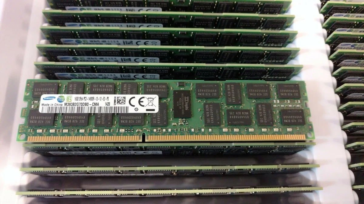 Samsung Canada Samsung Canada M393B2G70DB0-CMA 16GB DDR3 1866 ECC Registered server RAM — product photo