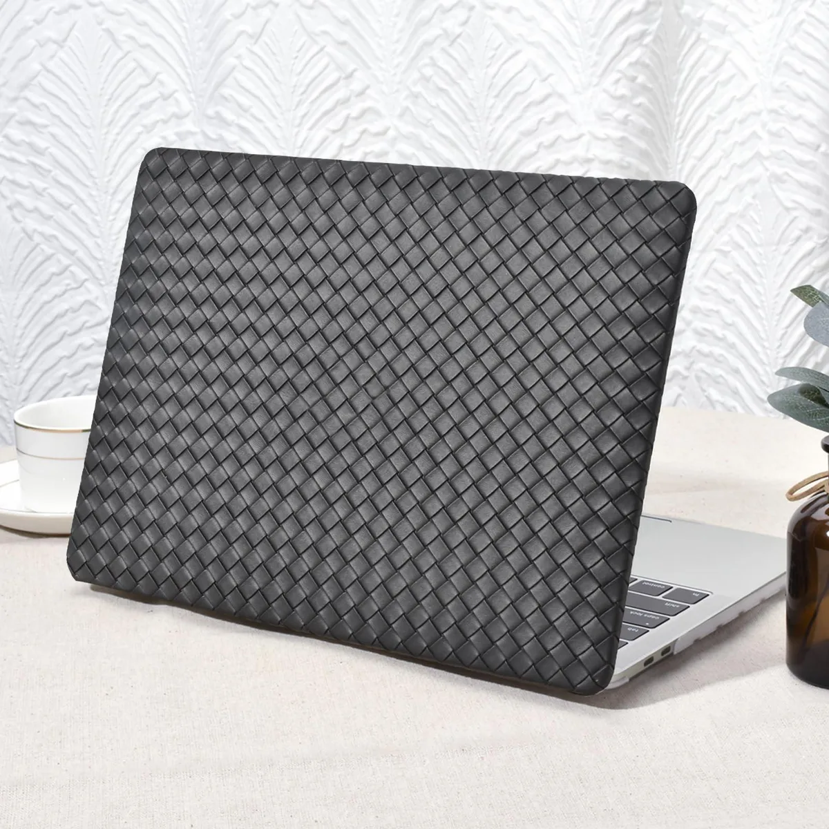 Batianda Batianda 2 in 1 Accessory MacBook Pro 13 inch Black Tartan PVC No Logo Cutout — product photo