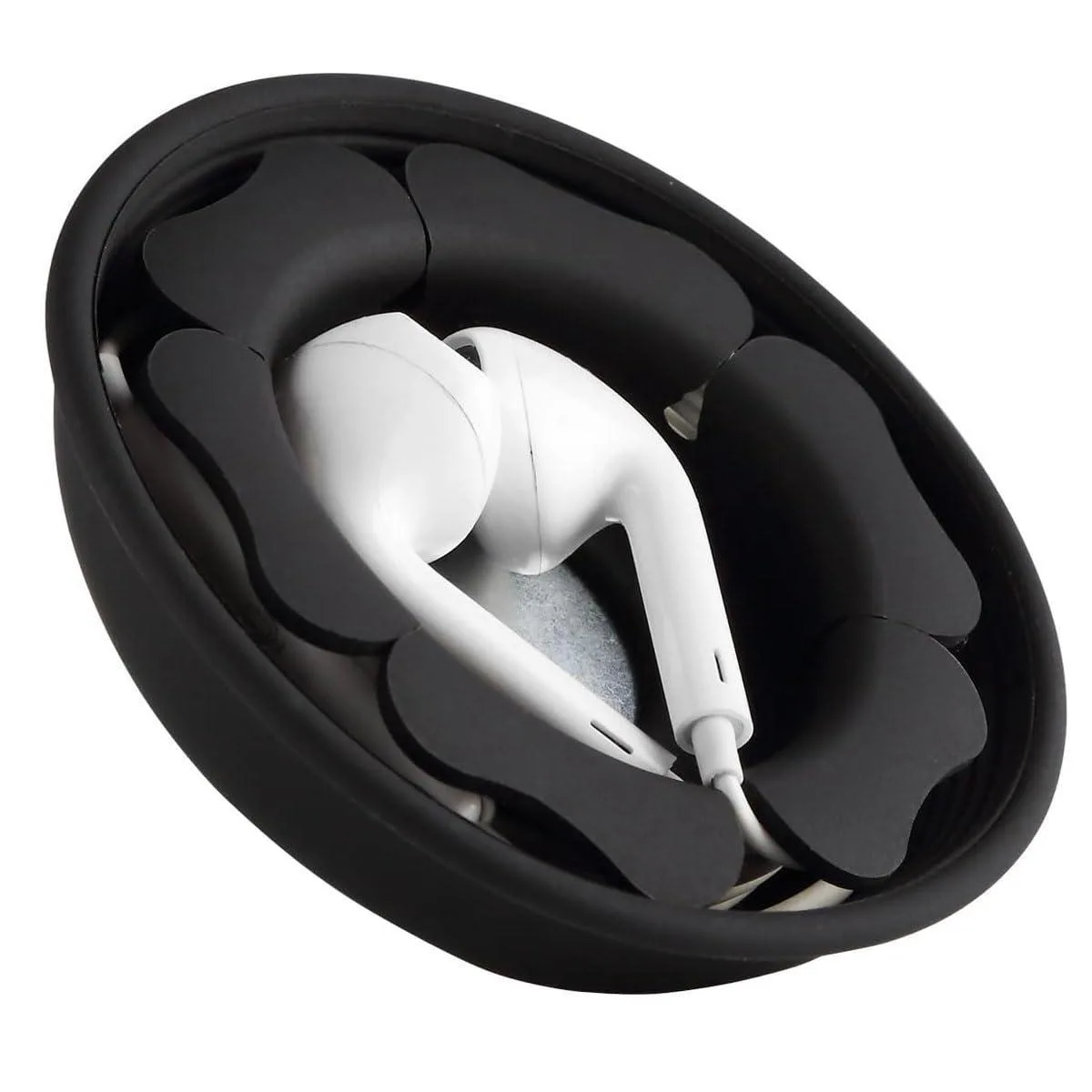 Black magnetic silicone earbud case, compact and flexible
