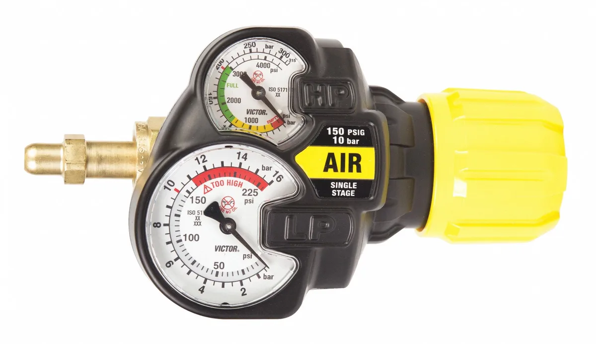 Brass gas regulator with 2-1/2 inch gauge and stainless steel diaphragm