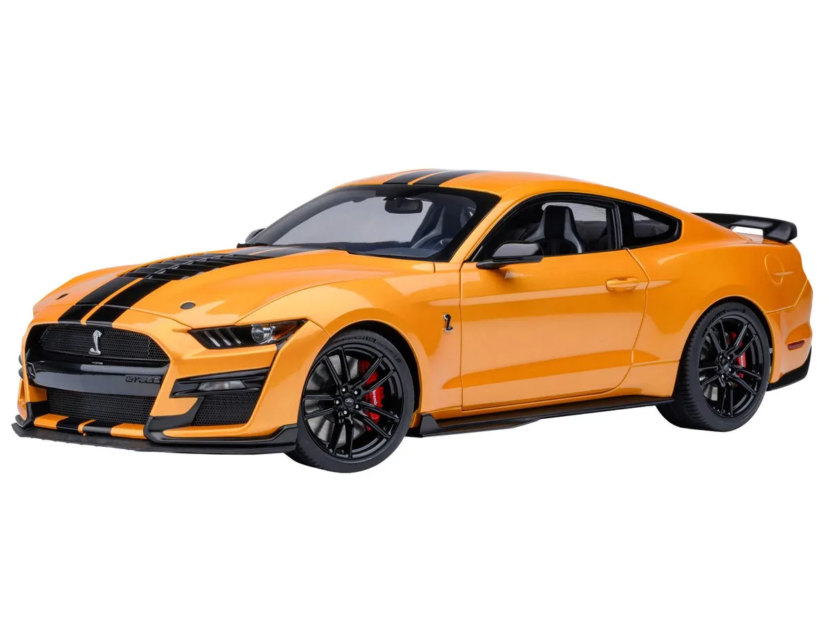 Autoart Autoart Ford Mustang Shelby GT500 Cyber Orange Metallic Black Stripes 1/18 hobby collectible — product photo