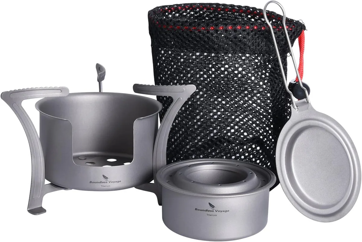 Titanium alcohol stove with foldable bracket set