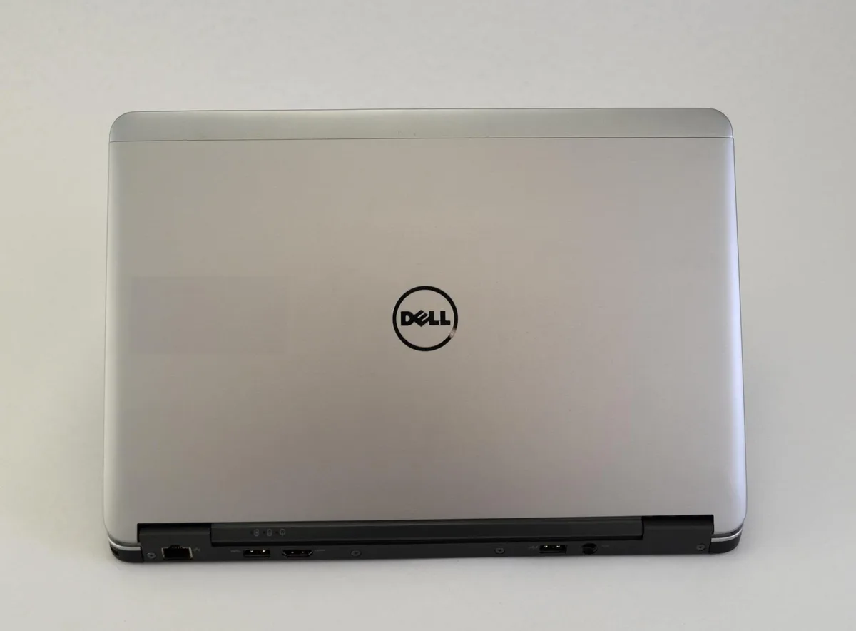 DELL DELL Latitude E7240 laptop i5-4300U 8GB 256GB 12.5" 1366x768 Windows 10 Pro — product photo