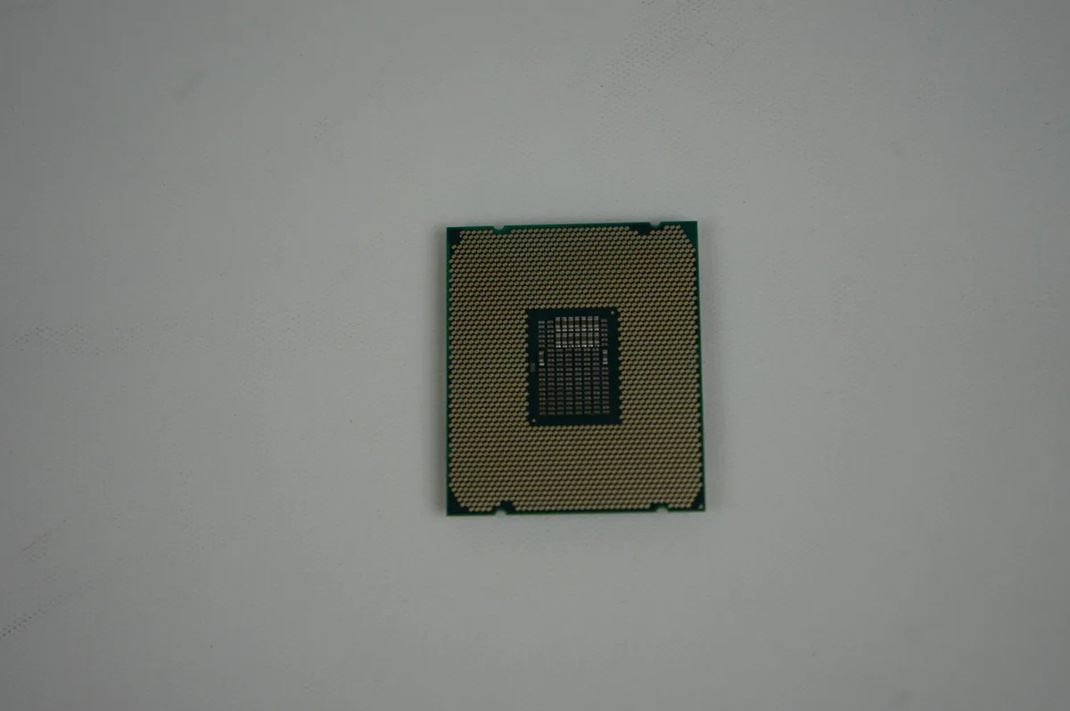 Intel Intel Core i7-9800X desktop processor 3.80 GHz 165 W — product photo