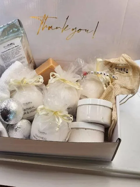 Spa Pure Spa Pure Spa Gift Box 14 Piece Oatmeal Milk Honey White — product photo