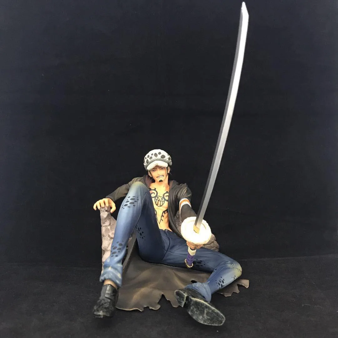 YINGHUA YINGHUA Trafalgar Law Battle Damage Sitting Position PVC Action Figure 18cm — product photo