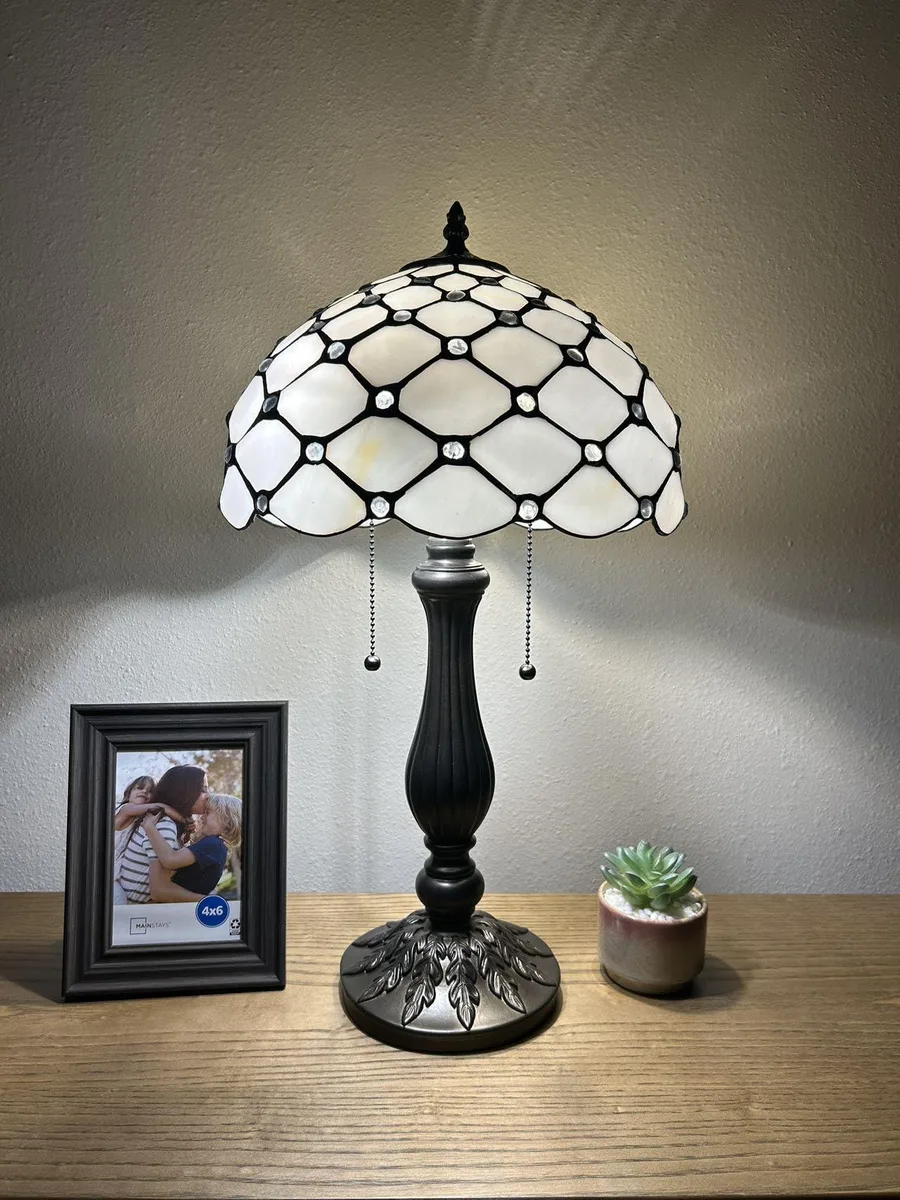 XIN CHENG TIFFANY LIGHTING XIN CHENG TIFFANY LIGHTING Tiffany Table Lamp White 12"W 22"H — product photo
