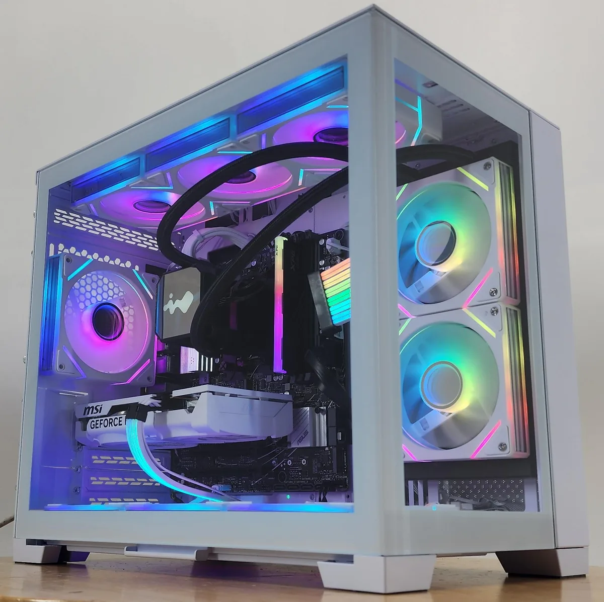 Custom Custom Ryzen 7 7700X RTX 5060 16GB DDR5 1TB SATA gaming PC — product photo