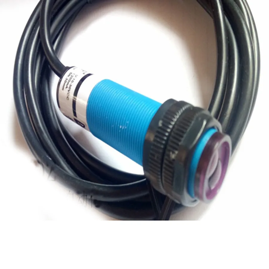 Sick Sick VTE18-4P2940 Photoelectric Proximity Sensor PNP — product photo