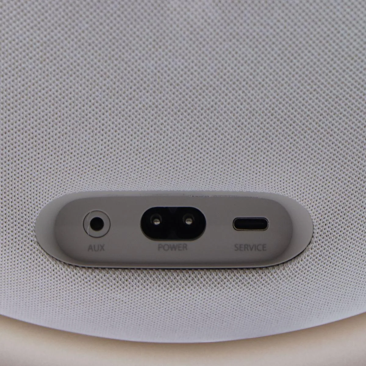 HARMAN KARDON Harman Kardon Onyx Studio 8 portable speaker Champagne Bluetooth 5.2 — product photo