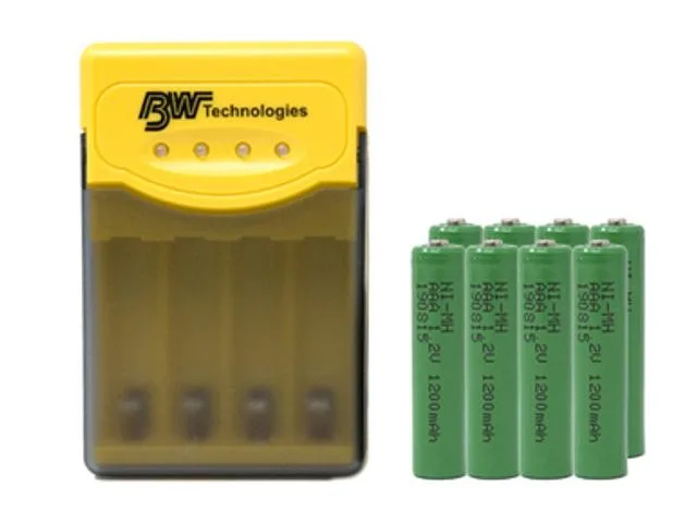 DUSLAN DUSLAN A05AA21AA standard battery charger with 8 AAA 1200 mAh NiMH cells — product photo