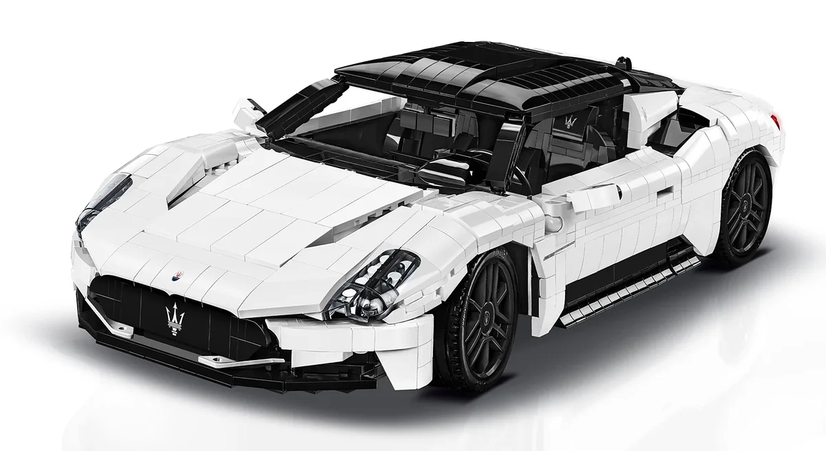 Cobi Cobi COBI-24335 Maserati MC20 1:12 Blocks 2269 pieces hobby collectible — product photo