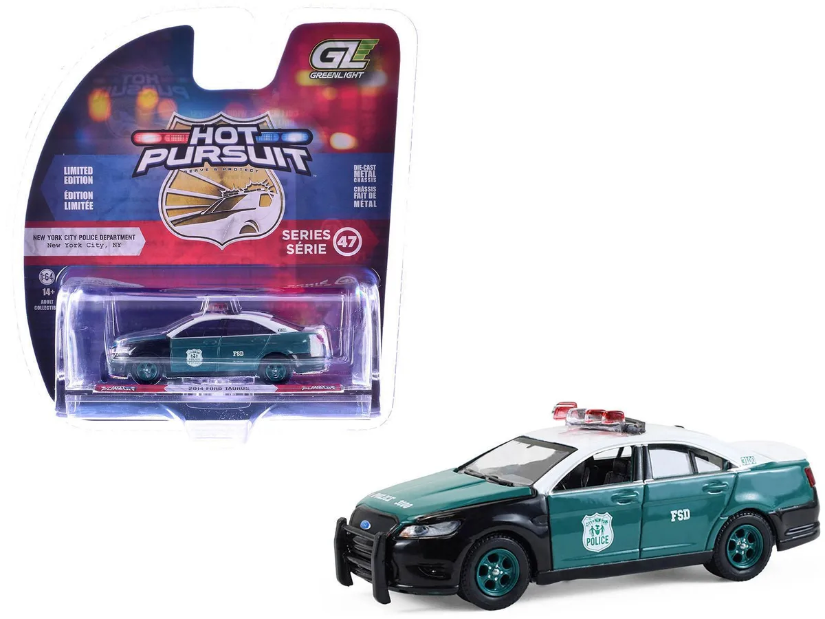 GREENLIGHT GREENLIGHT 2014 Ford Taurus NYPD Vintage Tribute Livery Green Black White 1/64 Diecast Model Car Series 47 — product photo