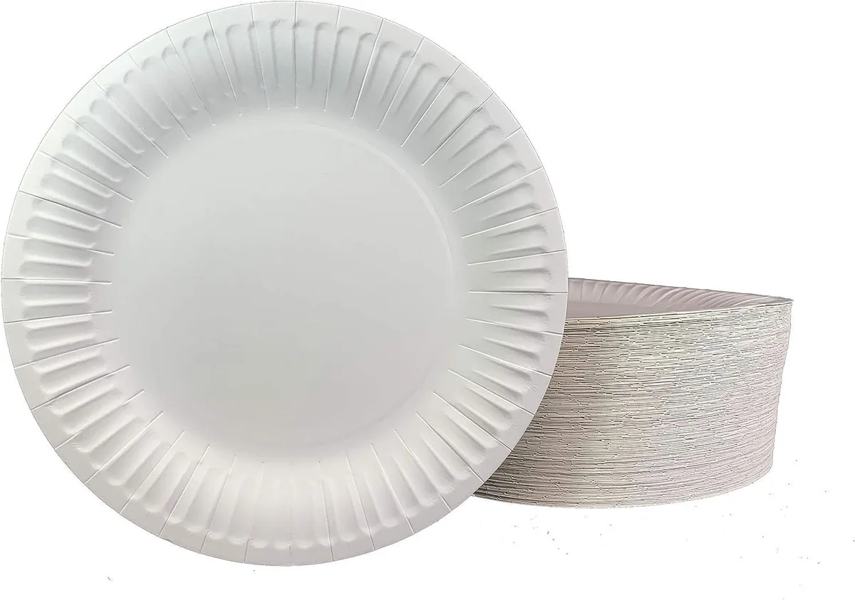 Pack of 200 white rectangular plastic plates 6 in square .2 in thick