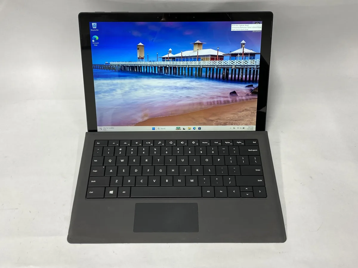 Microsoft Microsoft Surface Pro 7 i5-1035G4 8GB 256GB 12" 2736 x 1824 touchscreen — product photo