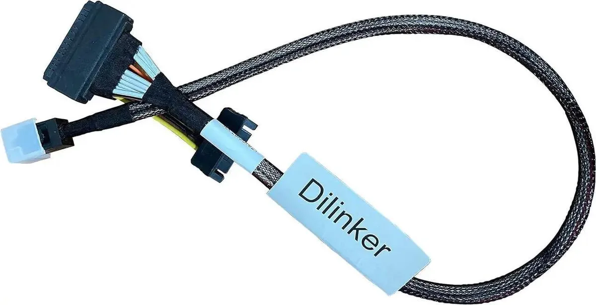 SMUGDESK SMUGDESK 50cm SFF8643 to SFF8639 NVMe SAS cable — product photo