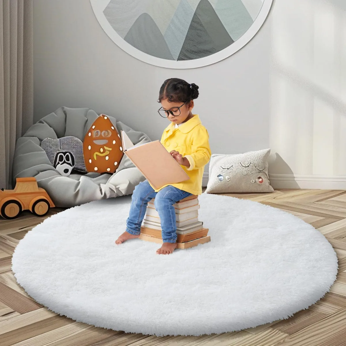White round shag rug with fluffy microfiber surface