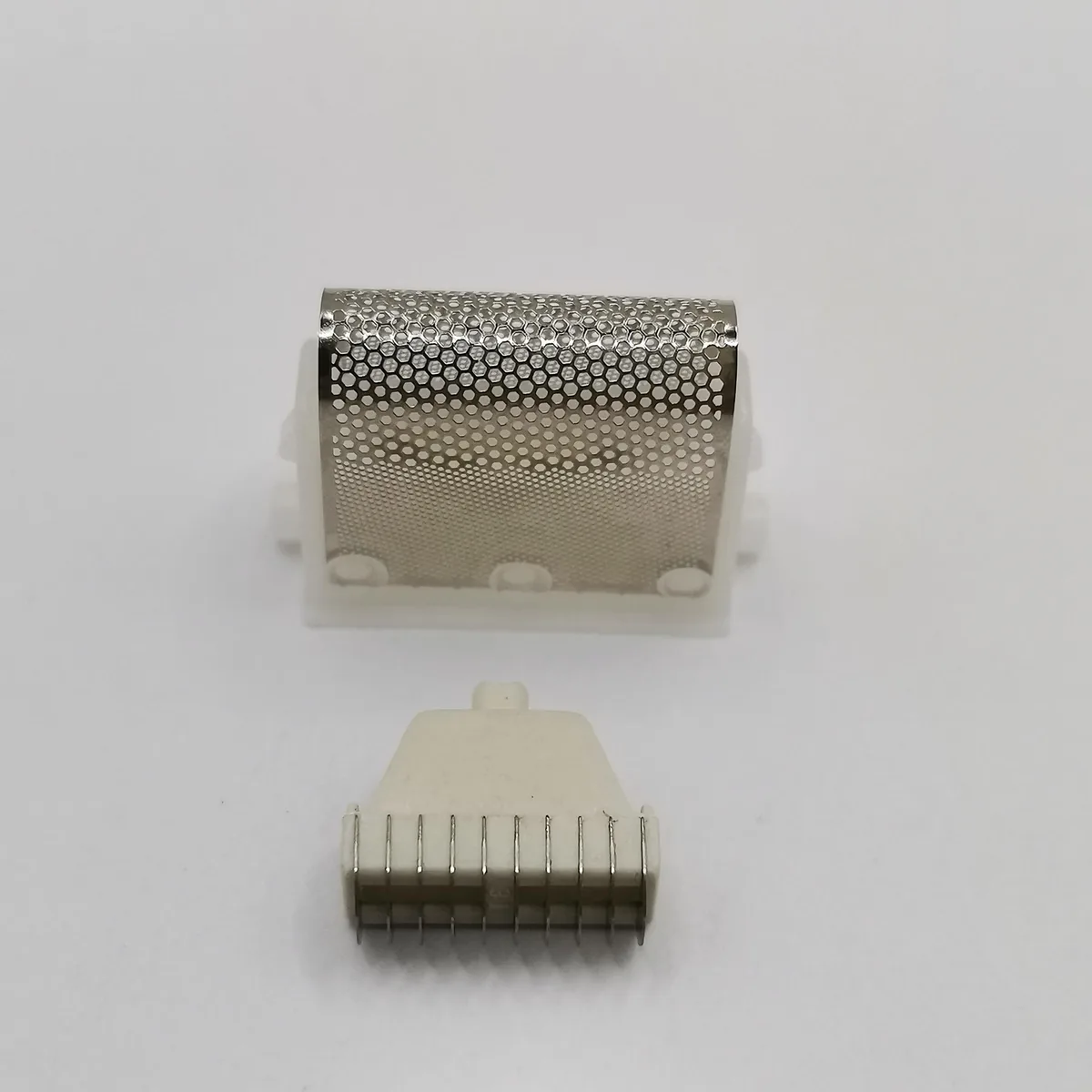 Metal foil and inner blade replacement kit for beard trimmer