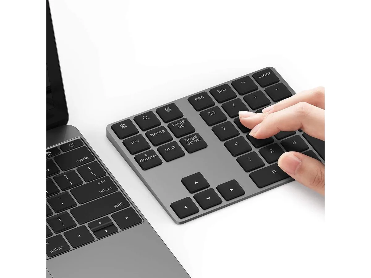 Slim aluminum Bluetooth 3.0 numeric keypad, 34 keys, black finish