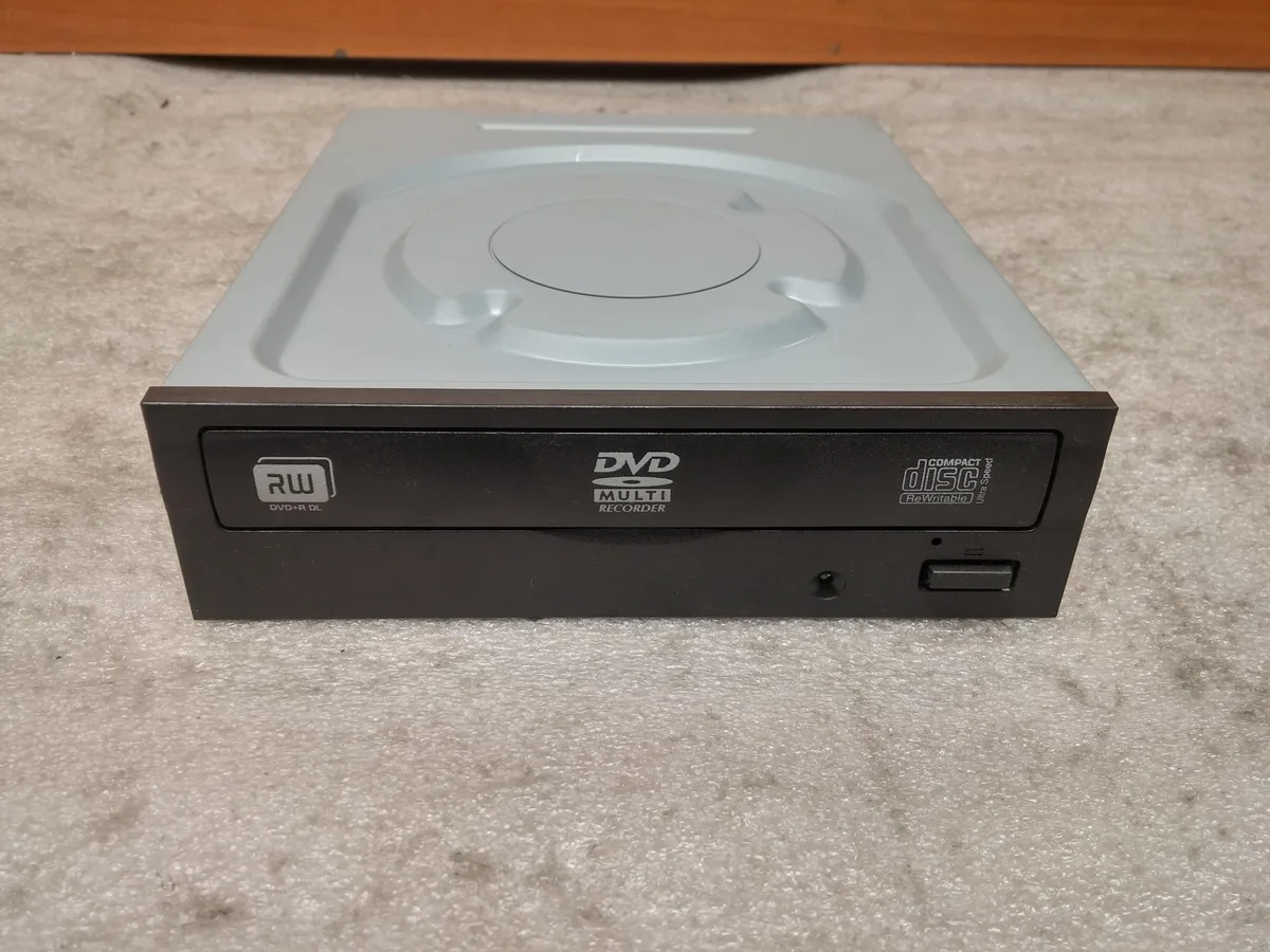Lite-On Lite-On iHAS124 24x DVD burner SATA — product photo