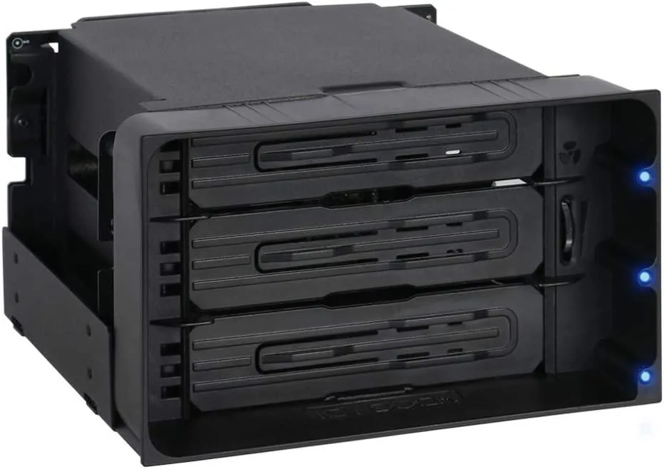ICY DOCK ICY DOCK flexiDOCK MB830SP-B 3×3.5″ SATA/SAS Rack Server — product photo