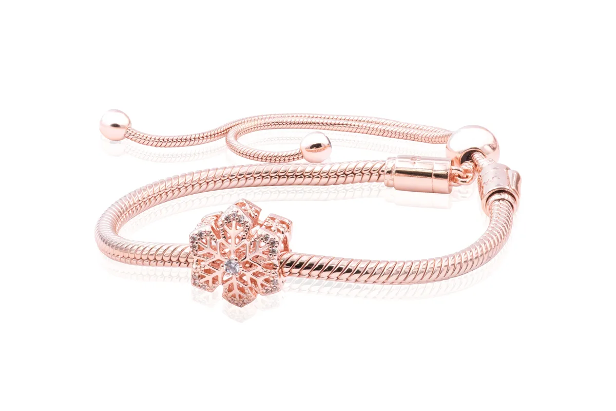 PANDORA Pandora Festive Snowflake Bracelet Gift Set 14k rose gold-plated — product photo