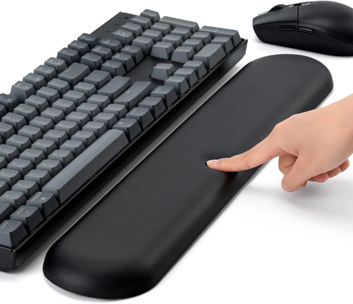 Emerson Emerson Keyboard Wrist Rest 17 Inch Memory Foam PU Leather Classic Black — product photo