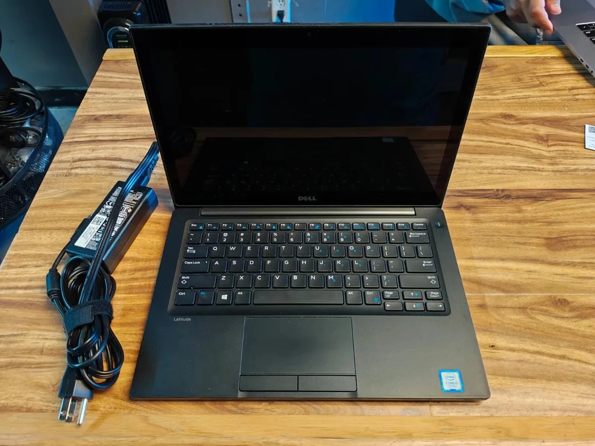 DELL DELL Latitude 7280 laptop i5-7300U 2.60GHz 8GB 256GB 12.5" FHD Touchscreen — product photo