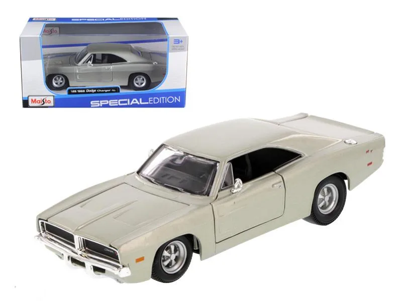Maisto Maisto 1969 Dodge Charger R/T Hemi Silver 1/25 Diecast Car Model — product photo