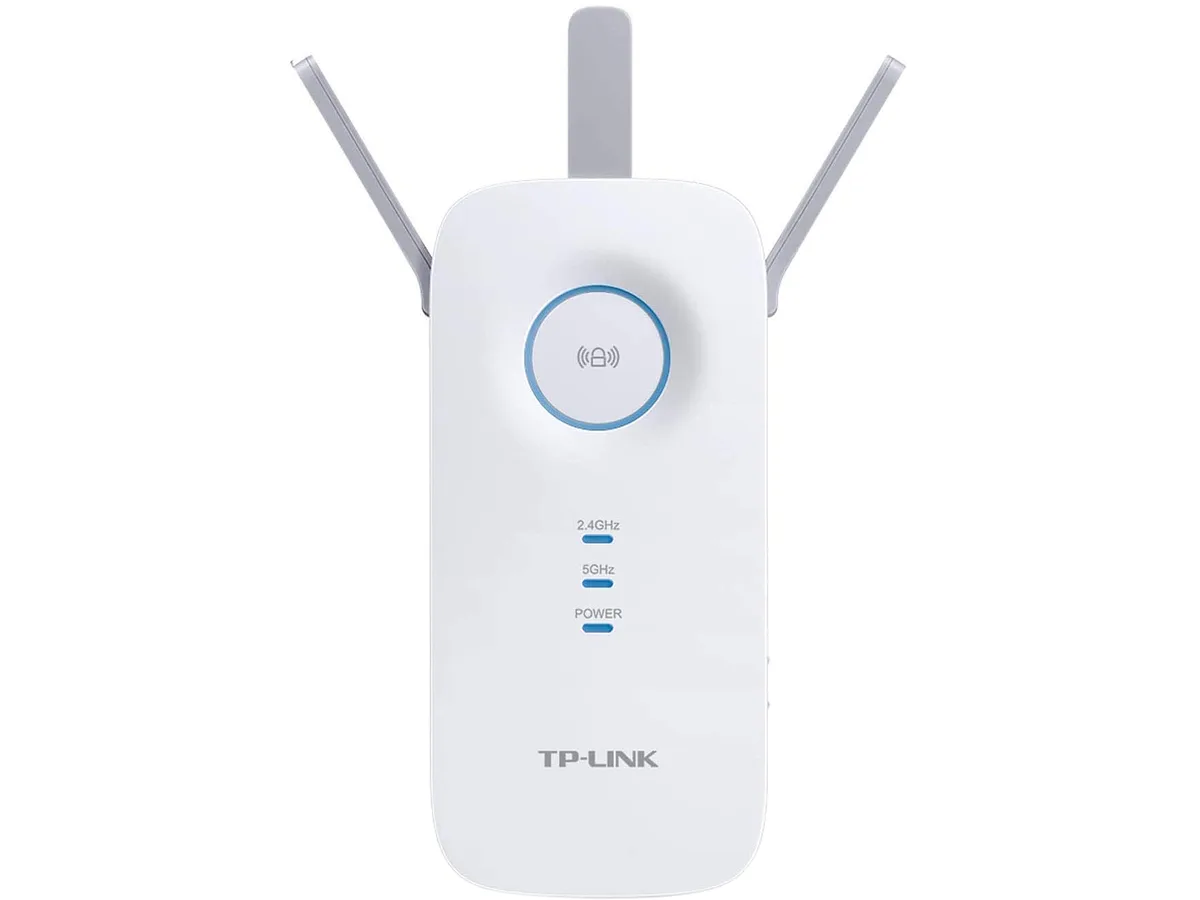 White rectangular unit with three adjustable external antennas and LED indicators