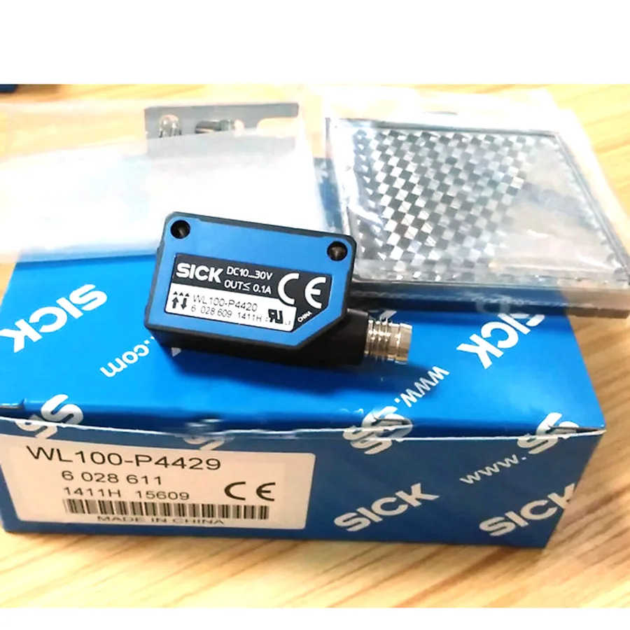 Sick Sick WL100-P4429 Photoelectric Retro-reflective Sensor PNP — product photo