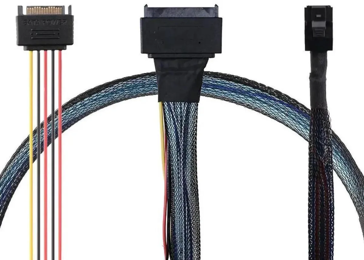 SMUGDESK SMUGDESK 80CM SFF8643 to U.2 SFF8639 NVMe SSD Data Adapter Cable — product photo