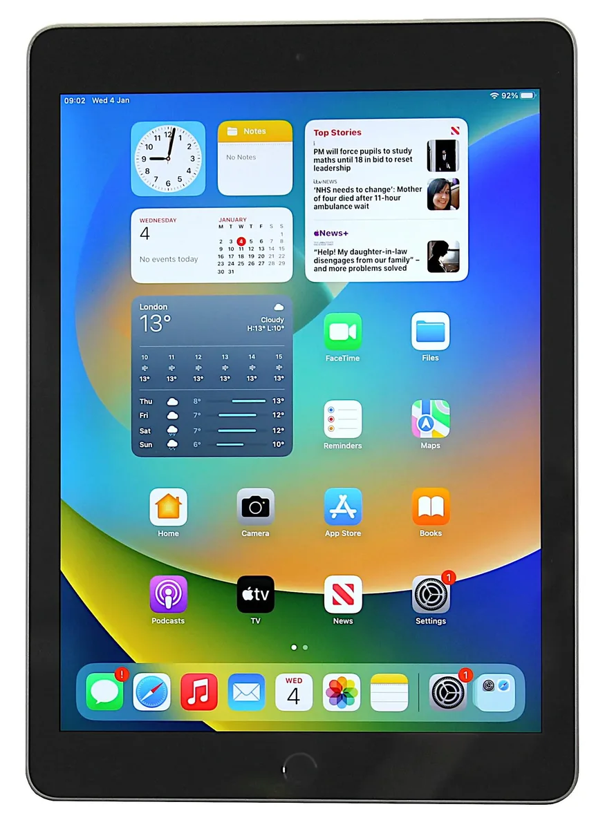 Apple Apple iPad 5th Gen 32 GB 9.7" Wi-Fi Space Gray tablet — product photo