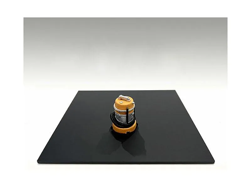 American Diorama American Diorama Detail Masters Figure 6 Wet/Dry Vac 1/18 Scale Hobby Collectible — product photo