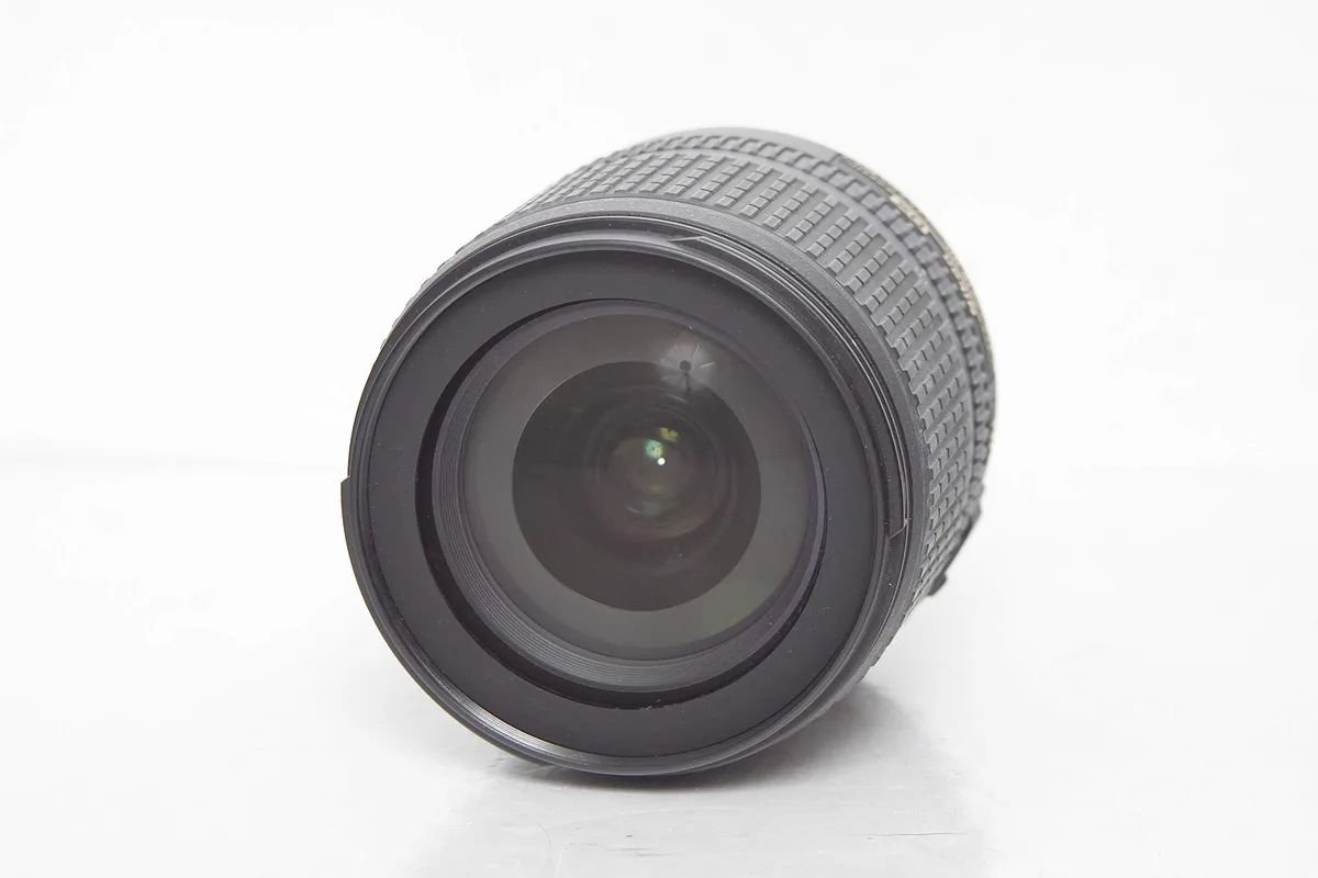 Nikon Inc Nikon AF-S DX NIKKOR 18-105mm f/3.5-5.6G ED VR Zoom Lens White camera kit — product photo