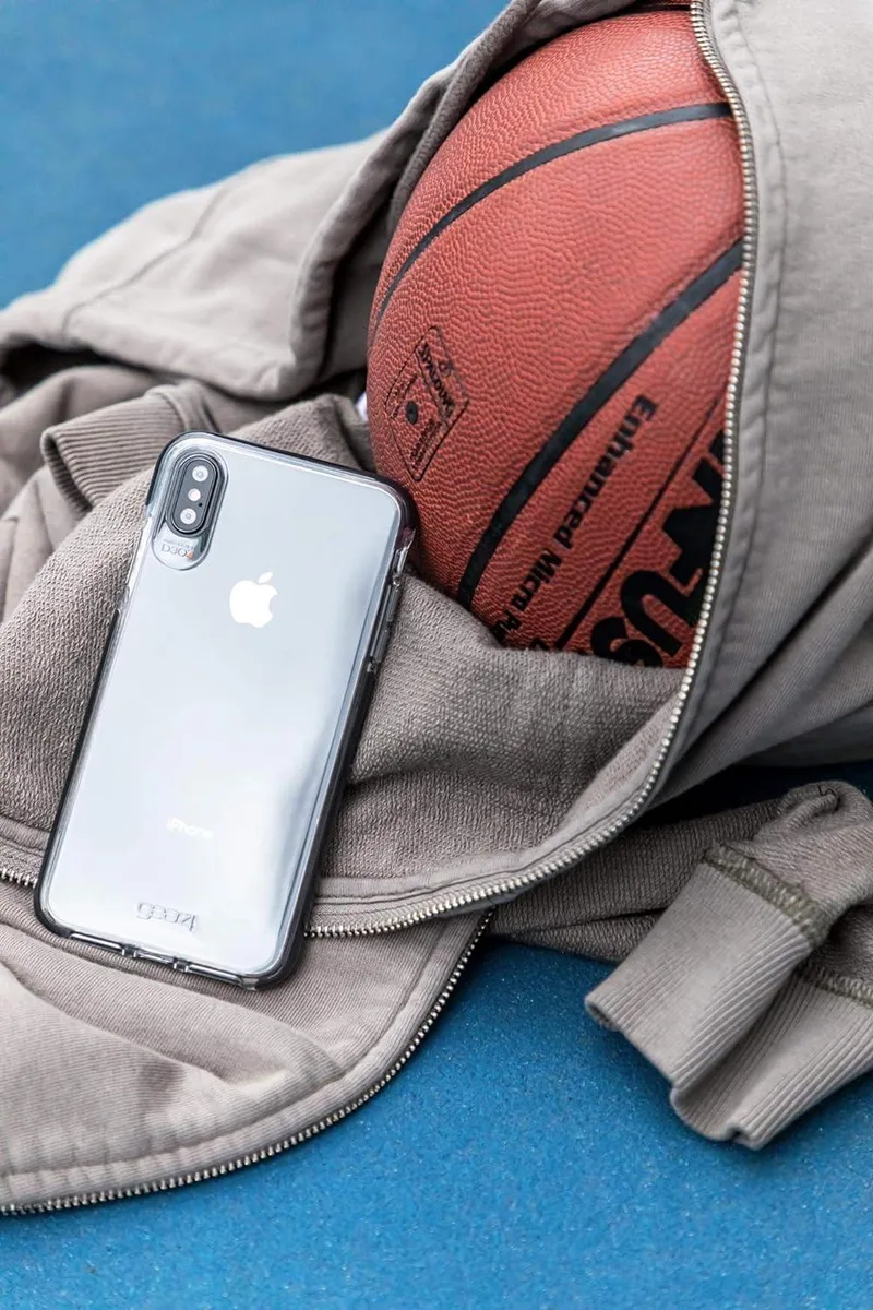 ZAGG ZAGG Gear4 Piccadilly Black Case iPhone SE 2020 — product photo