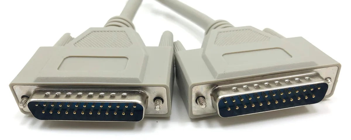 Micro Connectors Micro Connectors DB25 Male-to-Male Serial Cable 6 ft Beige — product photo