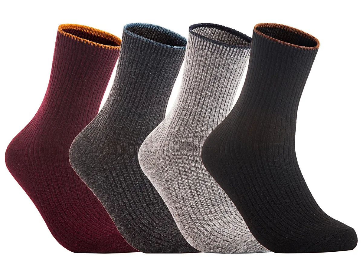 Four pairs of wool crew socks in assorted colours, model 1612