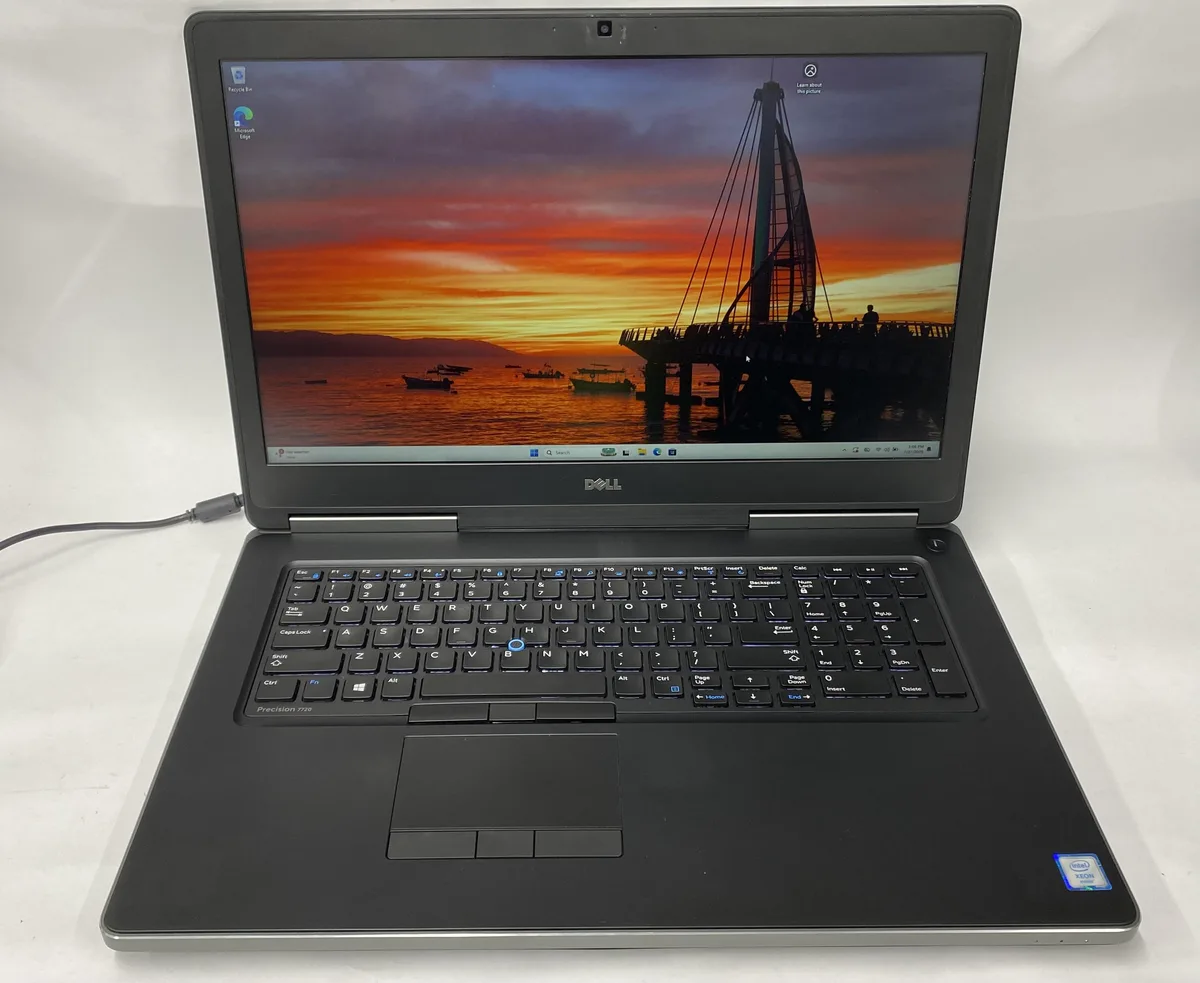 DELL DELL Precision 7720 XEON E3-1505M 16GB 256GB 17" 1920x1080 laptop — product photo