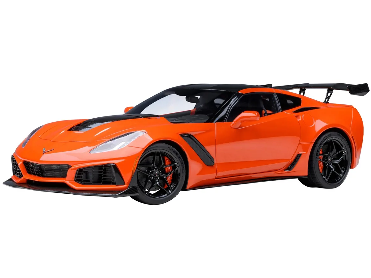Autoart Autoart 2019 Chevrolet Corvette C7 ZR1 Sebring Orange Carbon Top 1/18 hobby collectible — product photo