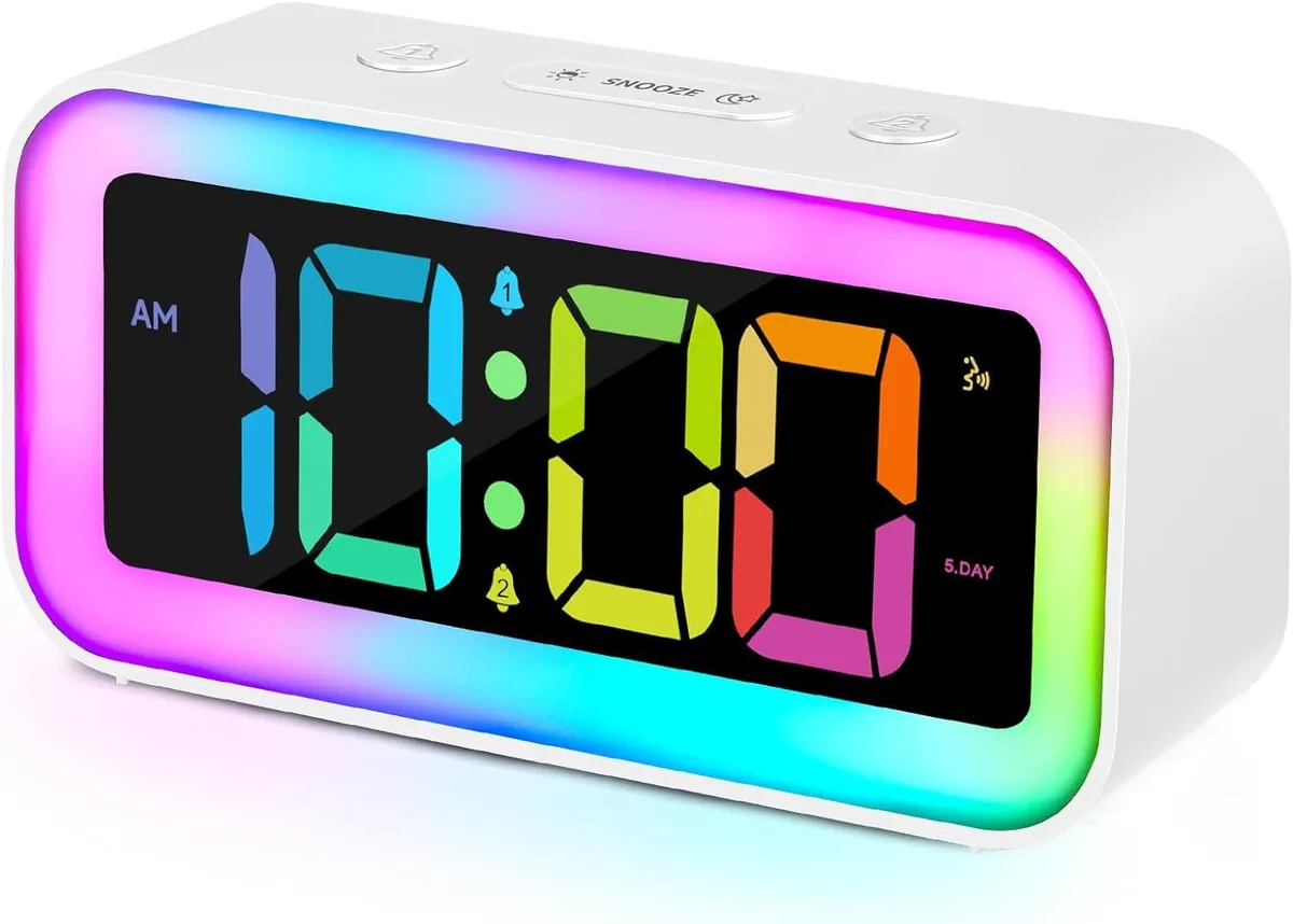 PISKEKAT PISKEKAT Alarm Clock with RGB Display and USB Charger — product photo