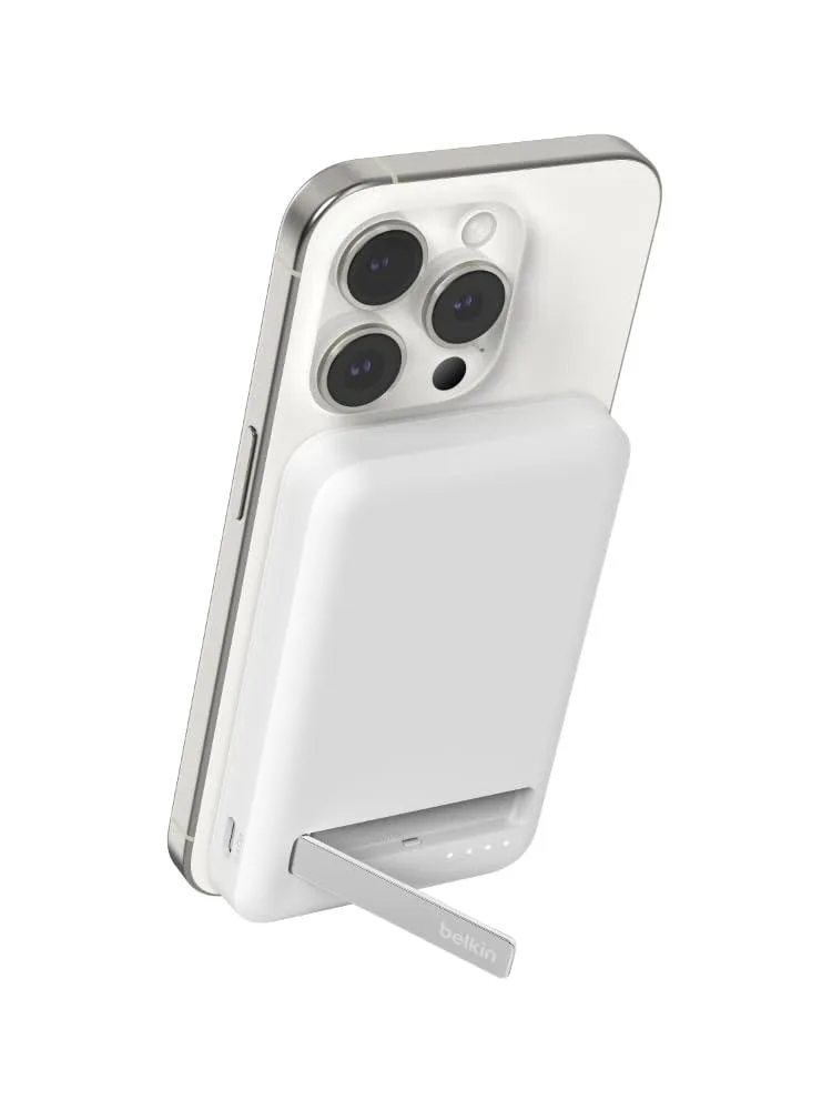  Belkin BPD006 5000mAh 15W Qi2 MagSafe power bank with kickstand — product photo