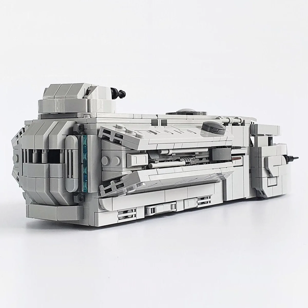 ZITIANYOUBUILD ZITIANYOUBUILD C5959 Armored Box-shaped Soldier Transport 1004 Parts — product photo