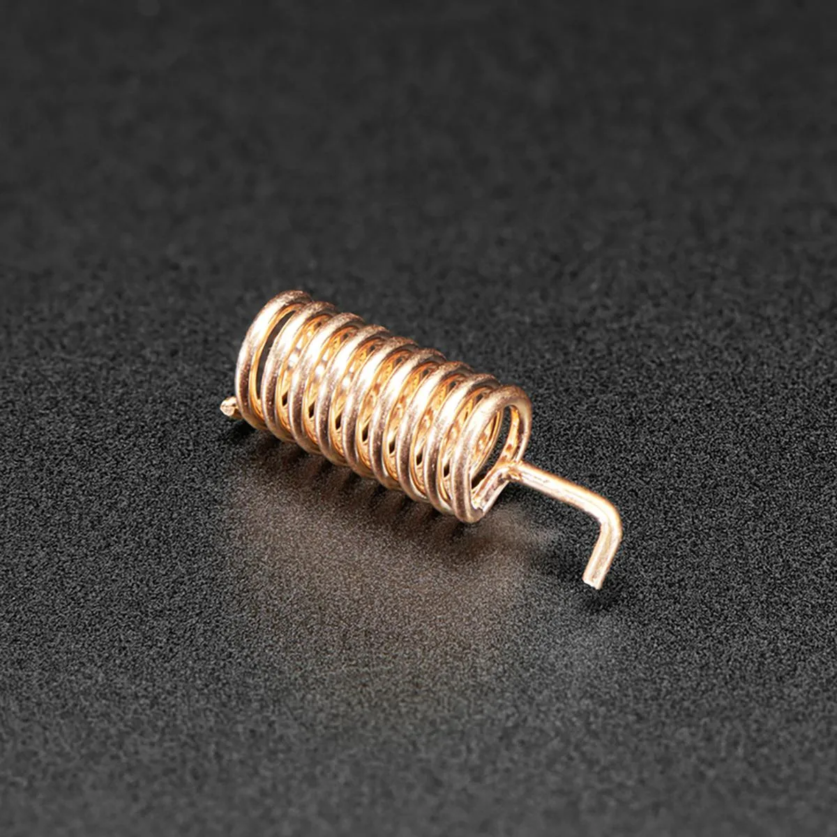 Adafruit Adafruit Simple Spring Antenna 915MHz 17.5mm 2.15dBi 50 Ohm — product photo