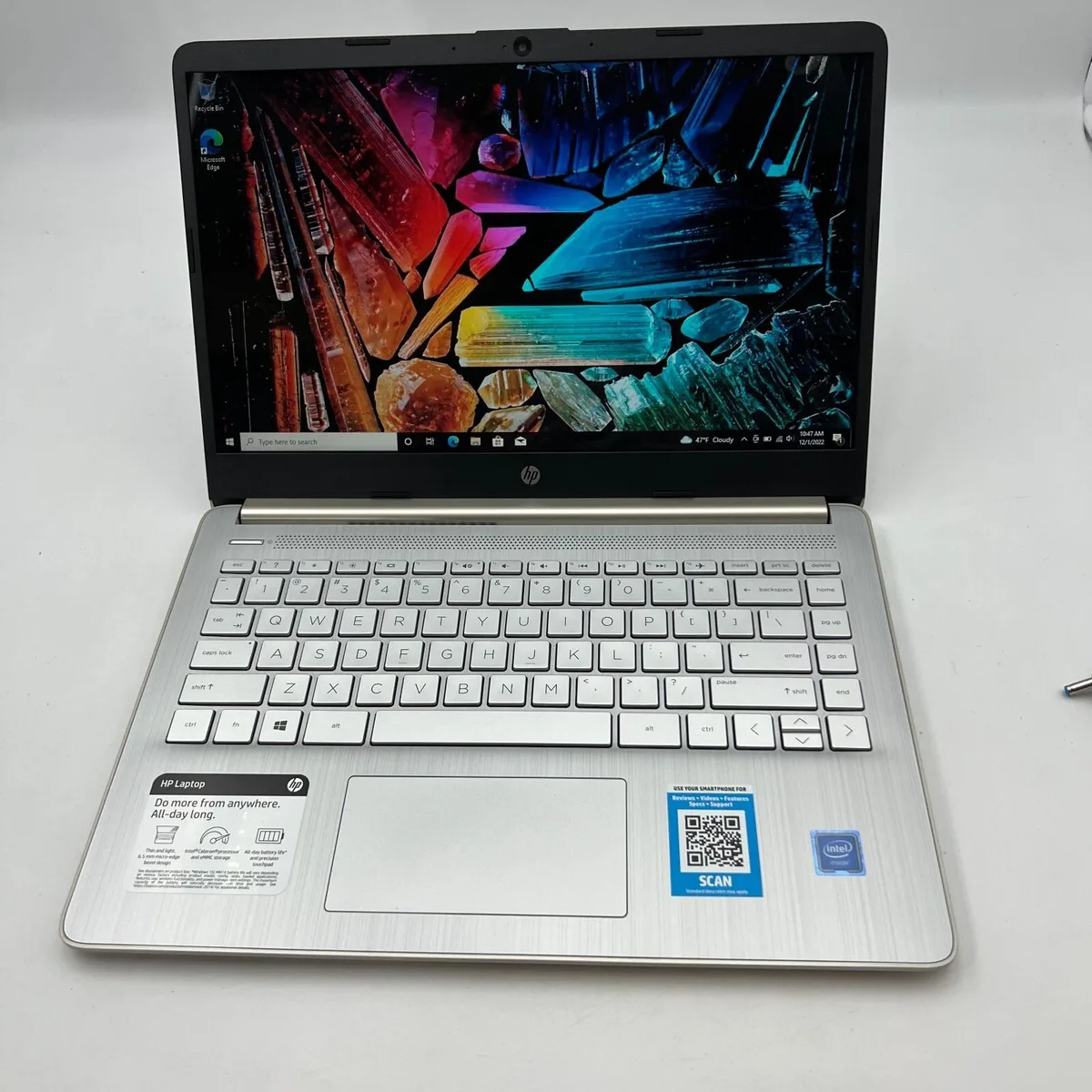 HP HP 14-DQ0XXX 13.9" laptop Intel Pentium Silver N5030 1.10 GHz 8GB DDR4 256GB SSD Windows 10 Pro — product photo
